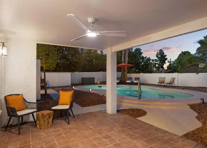 Ferienhaus Desert Serenity - Pool Retreat By Hiking Preserve